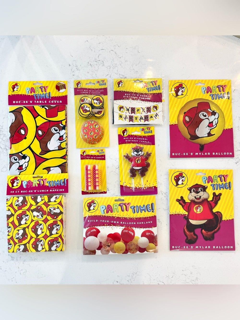 ❤️ Buc-ee’s Birthday Party Supplies Bundle - Table Cloth Napkins Candle Balloons